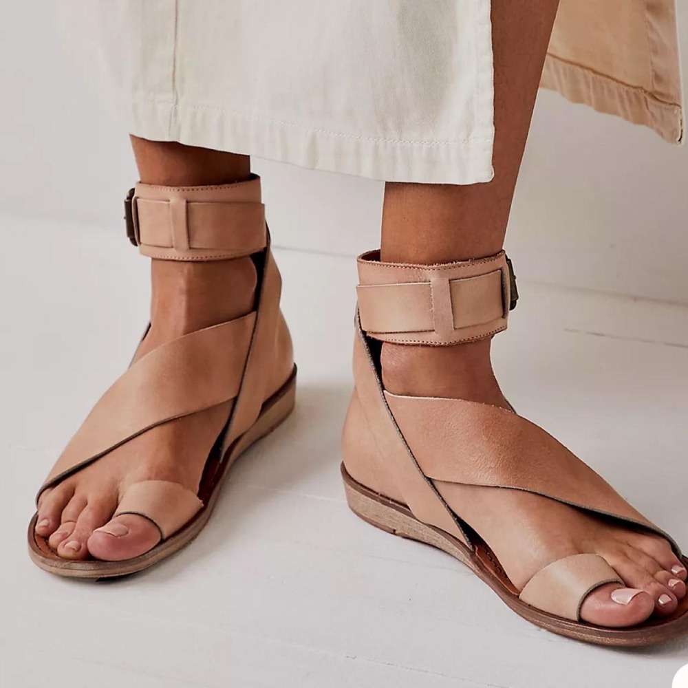 Free people vale boot sandals Tan leather sandals with crisscross straps